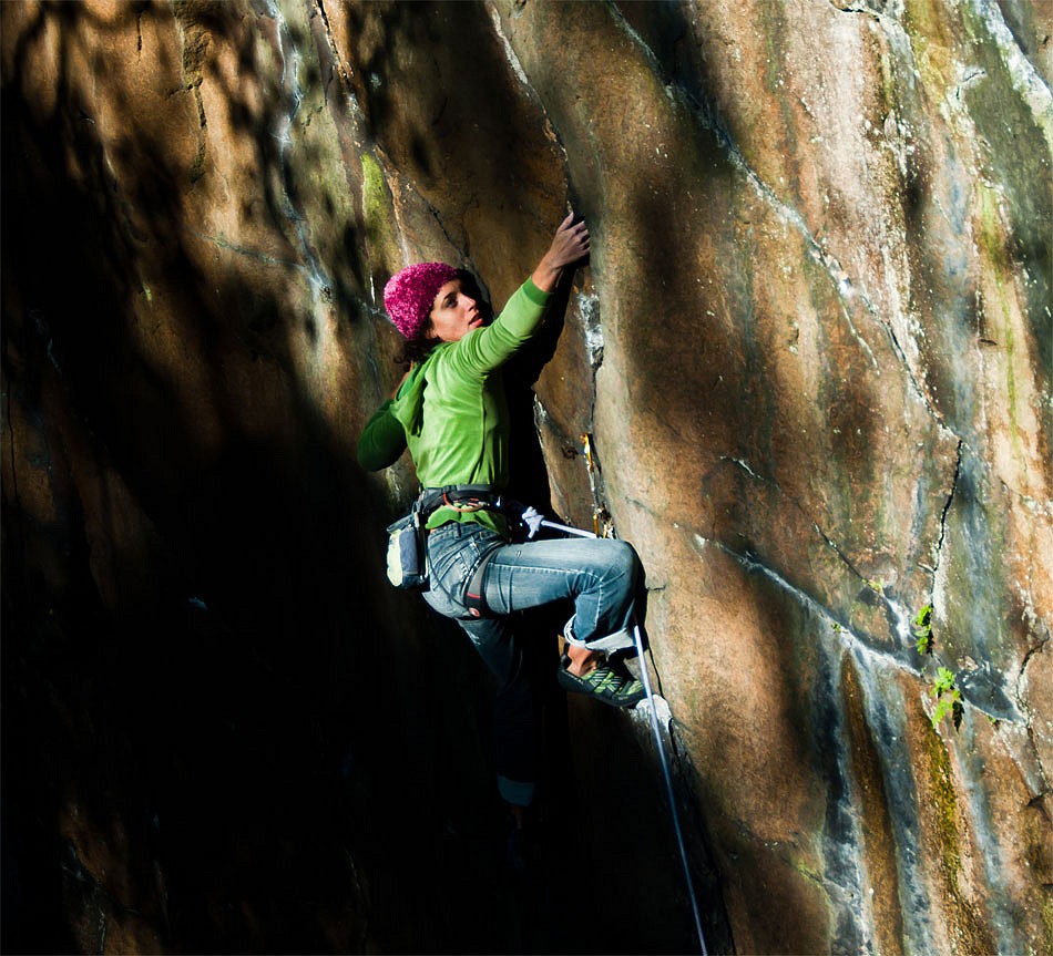 Naomi Buys on Con Dem Nation E6 6b at The Roost  © Adam Lincoln