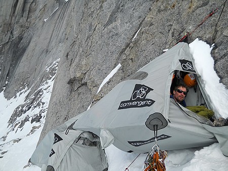 Tough conditions in the portaledges  © Baffin Big Wall Team