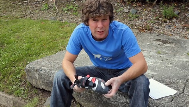 Jon Ratcliffe reviewing the Red Chilli Corona VCR 1  © UKC Gear