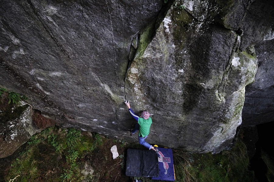 Andy Marshall on the thing in the forest E7 6c.  © craig hiller / hillerscapes