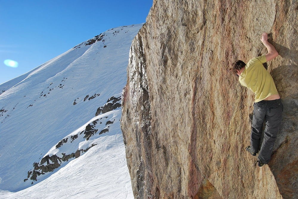 Chris Ellyatt bouldering near Alpe d'Huez  © Chris Ellyatt