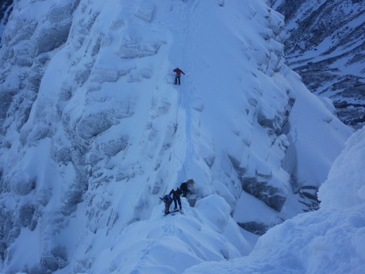 Climbers on Tower Ridge  © Gezzer