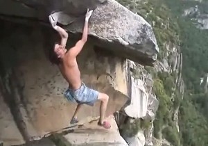 Dean Potter free solo on Separate Reality  © Dean Potter