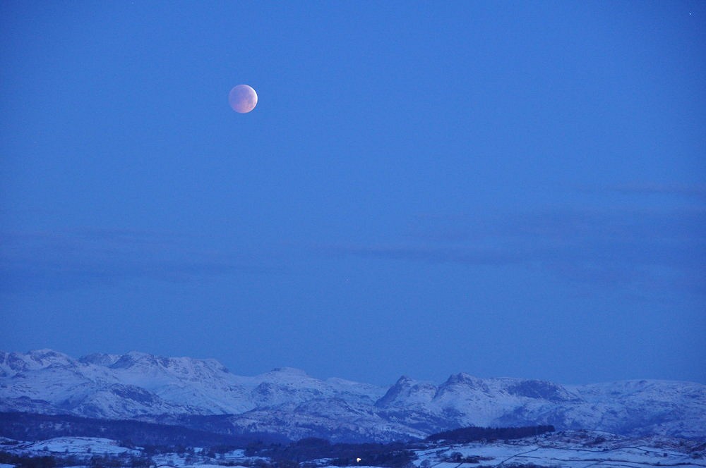 Lunar eclipse over the Langdales 21 December 2010  © Simon White