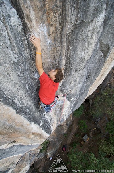Classic streaked Thai limestone at Crazy Horse Buttress - Intensify 7b  © TC Changed
