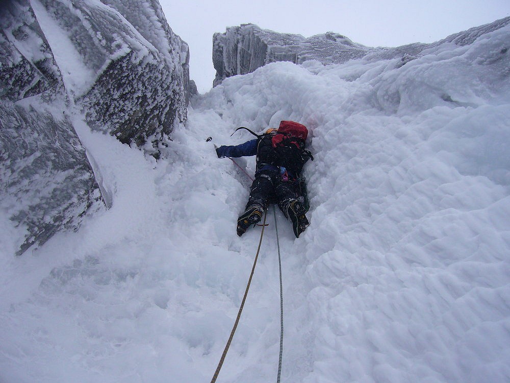 Ali leading the 'Chimney' pitch on Point 5, just before the spindrift machine started!  © Djhartley