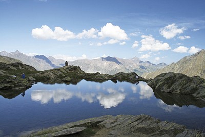 Gran Paradiso - the beautiful Lago di Lauson  © Cicerone, Kev Reynolds & Gillian Price