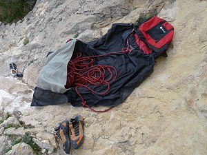 Metolius Rope Ranger - the built-in tarp pocket eases carrying between routes  © Mick Ryan