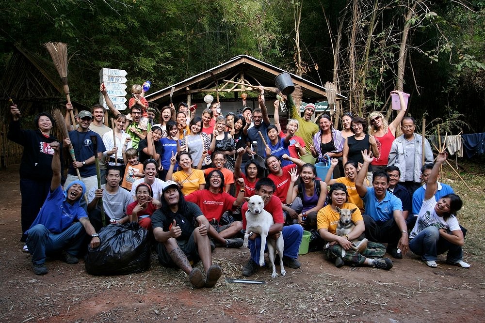 Local climbing community at the crag clean-up  © CMRCA