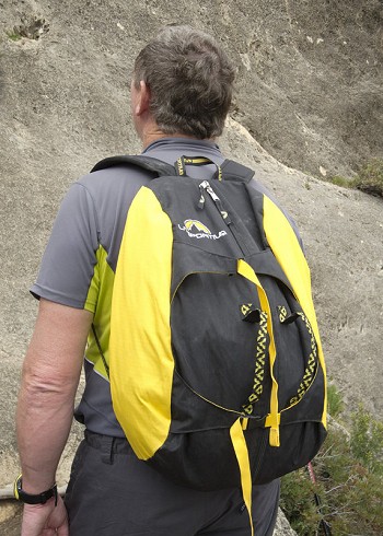 La Sportiva Medium Rope Bag as a rucksack  © Chris Craggs