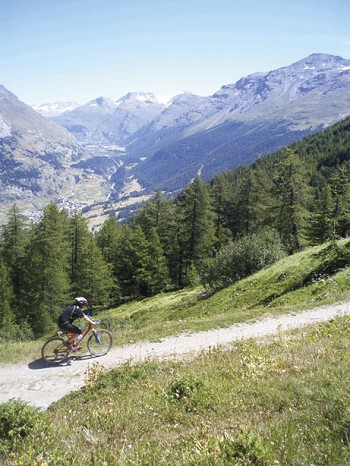 Mountain biking in the Maurienne  © Cicerone & Andy Hodges
