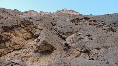 Leading up on Jebel Misht, shortly before disaster struck  © Hamza Zidoum