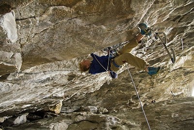 Magnus Midtbö bolting in the Flatanger cave  © Kieran Kolle