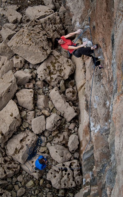 Emma Twyford starting the hard climbing in the lower part of Statement of Youth  © Jon Butters