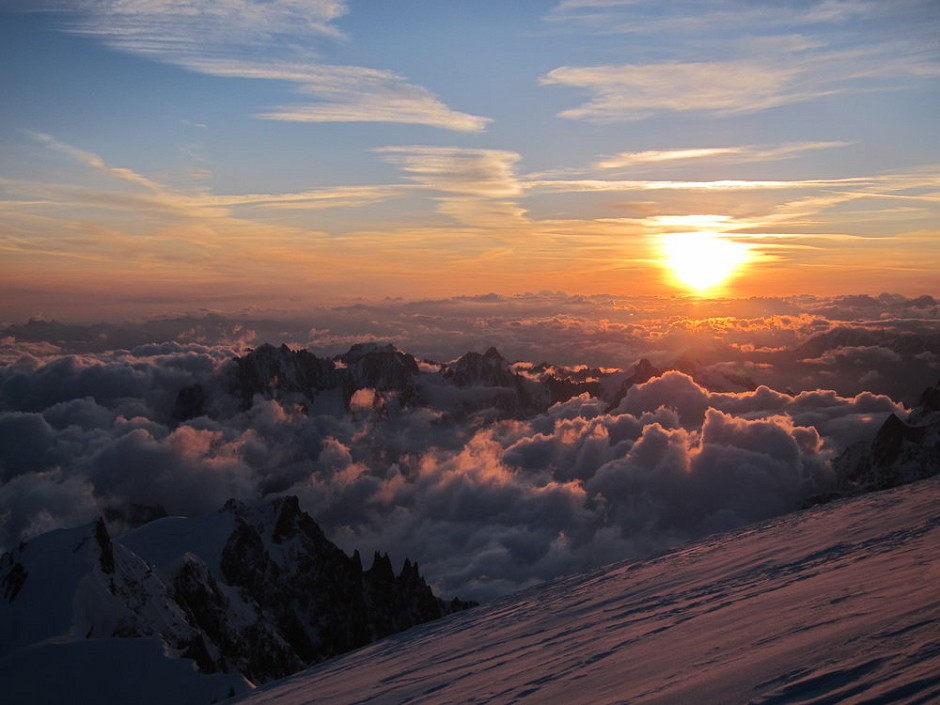 Summit of Mont Blanc, looking across at the Grandes jorass, Mt Mordit etc  © DuncanR