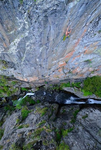 Shot in a narrow gorge  © Frédéric Moix
