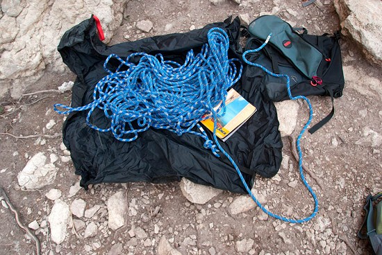Moon Voyager Rope Bag open with rope  © UKClimbing