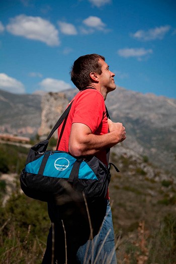 Wild Country Rope Bag in carrying mode  © UKClimbing