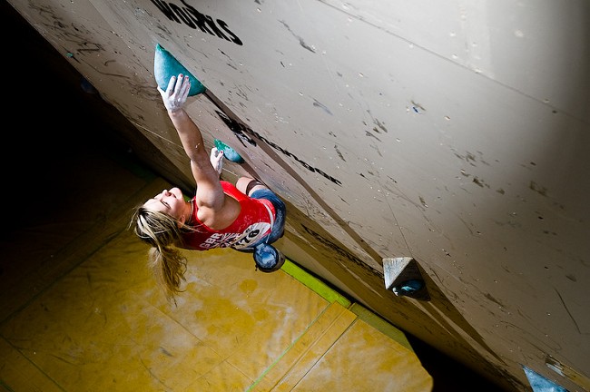 British climber Shauna Coxsey fighting her way to 8th place in the Sheffield world cup 2011  © Keith Sharples Photography