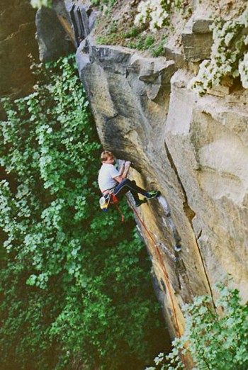 Iain Edwards on the first ascent of JB Special - E6 6c  © Iain Edwards Collection