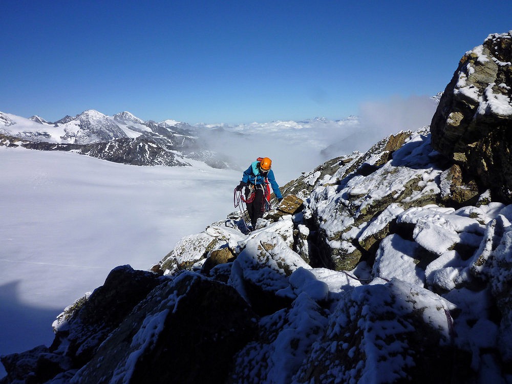 Fine mixed conditions on the WSW ridge of the Cheilon  © timhowes