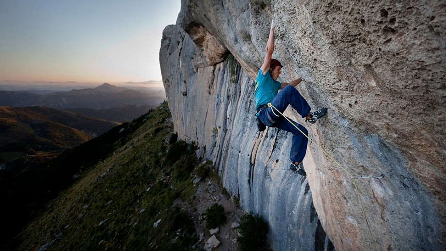 Ed finishes off Carte Blanche in the evening light  © Dirk Smith