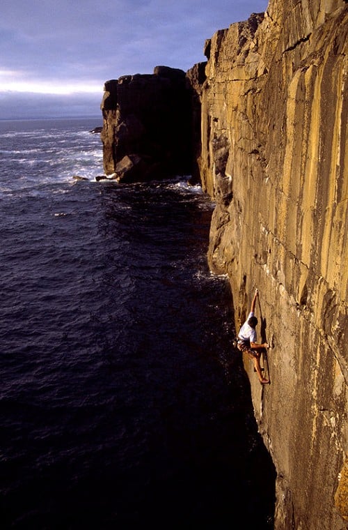 Eddie Barbour Deep Water Soloing the trad route 'The Vein' E7 6C  © Hillerscapes