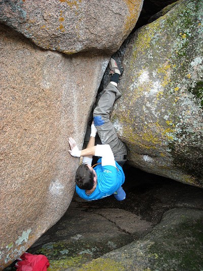 Tom, upside down on the classic boulder crack of 'Life without parole'  © Pete Whittaker / Tom Randall
