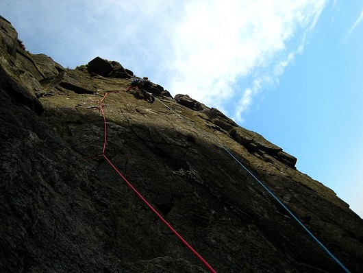 Steve Mawson leading the higher-level hand traverse on Pitch 2  © Falko