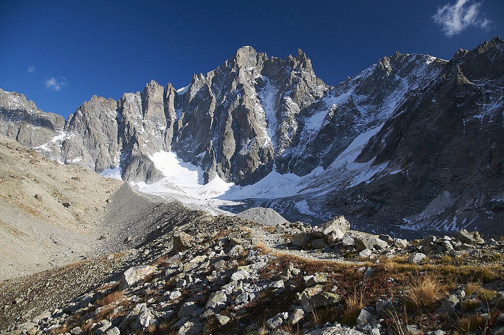 Approaching Barre des Ecrins from the west  ©  http://www.alpineclimbing.eu