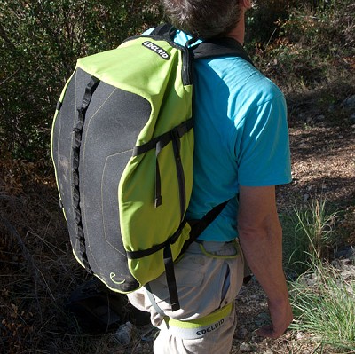 Edelrid Crag Bag II being carried  © Edelrid