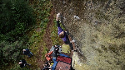 Ned Feehally on The Prow at Kyloe in the Woods  © Nick Brown - Outcrop Films