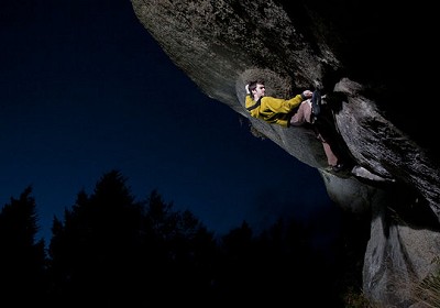 Dan Varian on his new problem at Back Bowden - Black Triage, Font 8a. Where the hell does it go now?! There's no holds!  © Mark Savage
