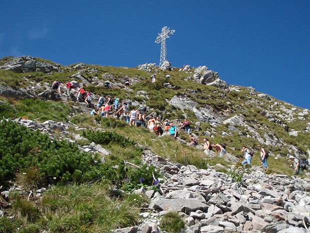 Queueing for the summit of Giewont  © sam_owen41