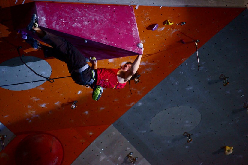 Toe hooking on a large volume to use the feet to take weight off the arms  © Will Carroll