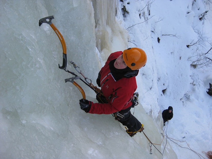 Isi Oakley shaking out and contemplating the steep crux on Camilla WI3, Rjukan  © George McEwan Collection