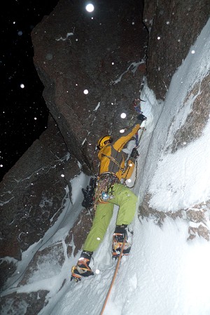 Greg Boswell leading off on the first pitch of Stone Temple Pilots (X,9)  © Will Sim