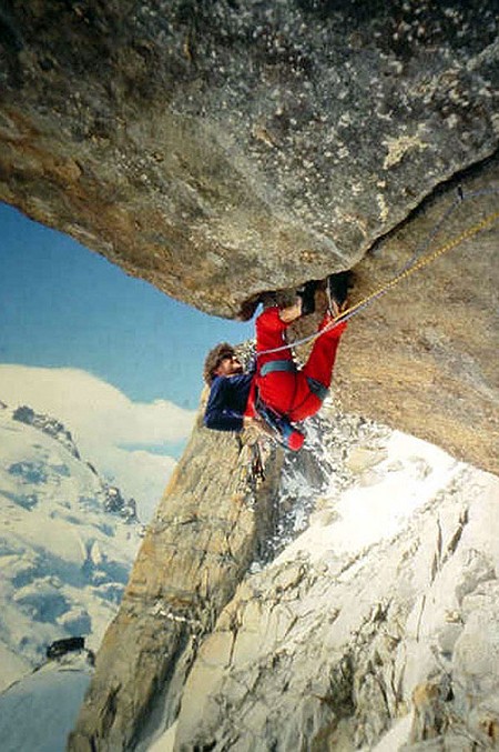 Kevin Thaw leading the classic roof crack of Ma Dalton, South Face Aiguille du Midi, Mont Blanc  © Kevin Thaw Collection