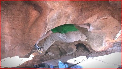 Nalle Hukkataival showing his best side on A story of two Gabors, 8B, Hueco Tanks  © Nalle Hukkataival
