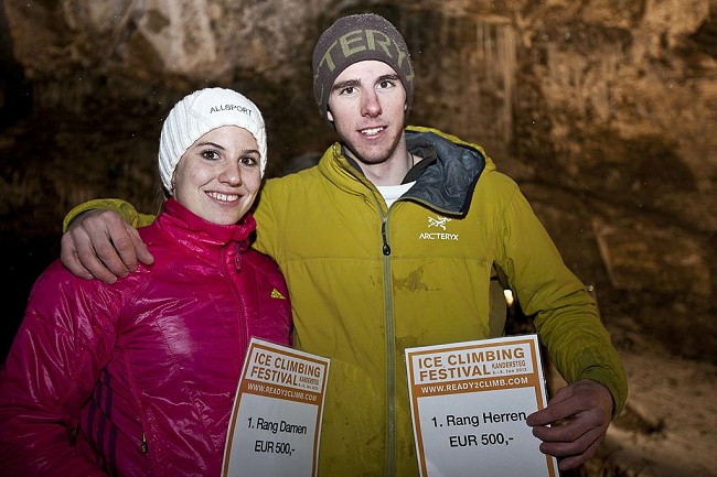 Competition winners Petra Klingler and Patrik Aufdenblatten most likely spent their €500 in the bar!  © Andrea Badrutt