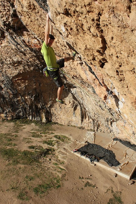Tom Bolger, high on the super-steep and sustained route of Fabela pa la enmienda - 9a  © Lynne Malcolm