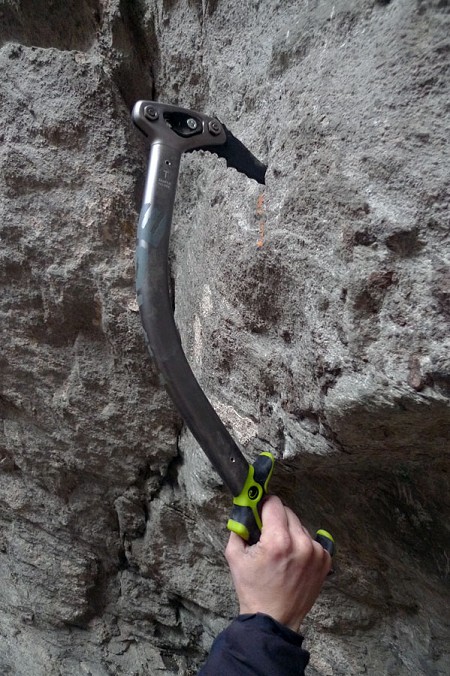 The Edelrid Rage ice axe at the drytooling venue of Le Fayet, close to Chamonix  © Heike Schmitt