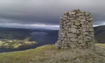 The distinctive cairn on top of Hallin Fell with Ullswater below. Looking north.