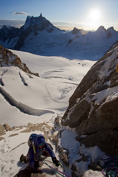 Jonny Baker climbing Scotch on the Rocks (Mont Blanc du Tacul) with Black Diamond Fusion axes  © Jon Griffith / Alpine Exposures