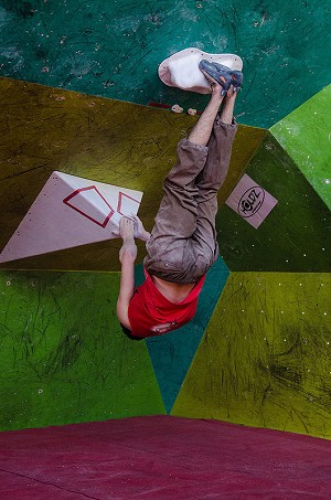 Hanging by the toes in the emn's semi finals in the CWIF  © Aneta Parchanska & Mateusz Loskot