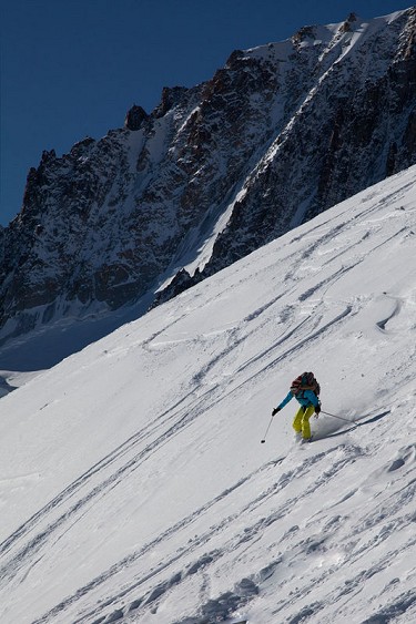 Hazel Findlay skiing the Vallee Blanche, Mont Blanc range, Chamonix.  © Jack Geldard