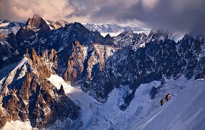 Two climbers coming up Arète du Midi.  © Ulrik Hasemann
