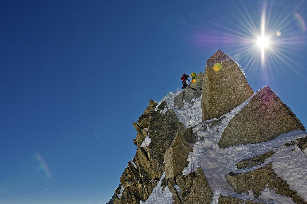 A team of climbers, as seen on the 1st rappel on Aiguille du Midi, Arete des Cosmiques.  © Kamil Tamiola