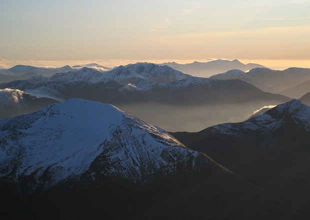 Mamores, Glen Coe peaks and distant Cruachan from Ben Nevis   © Dan Bailey