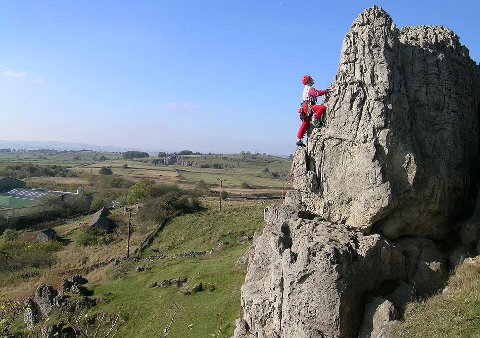 Dave Gregory on Trident Arete at Harborough.  © Chris Craggs